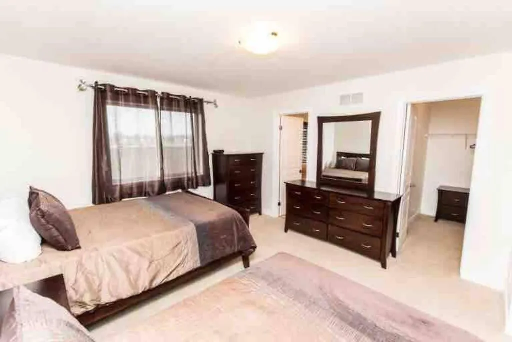 Holiday home Beautiful Fallsview Home Niagara Falls Canada